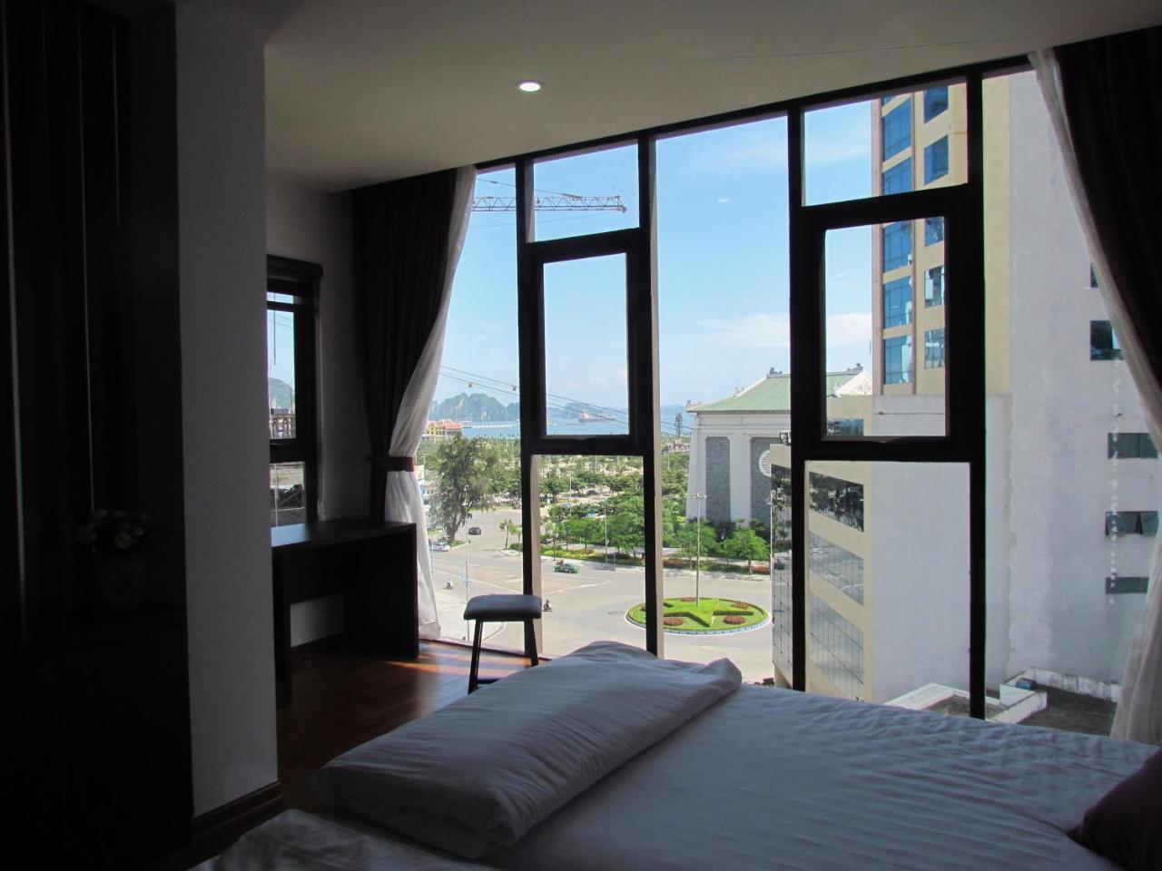 Ivy Hotel Hạ Long Extérieur photo